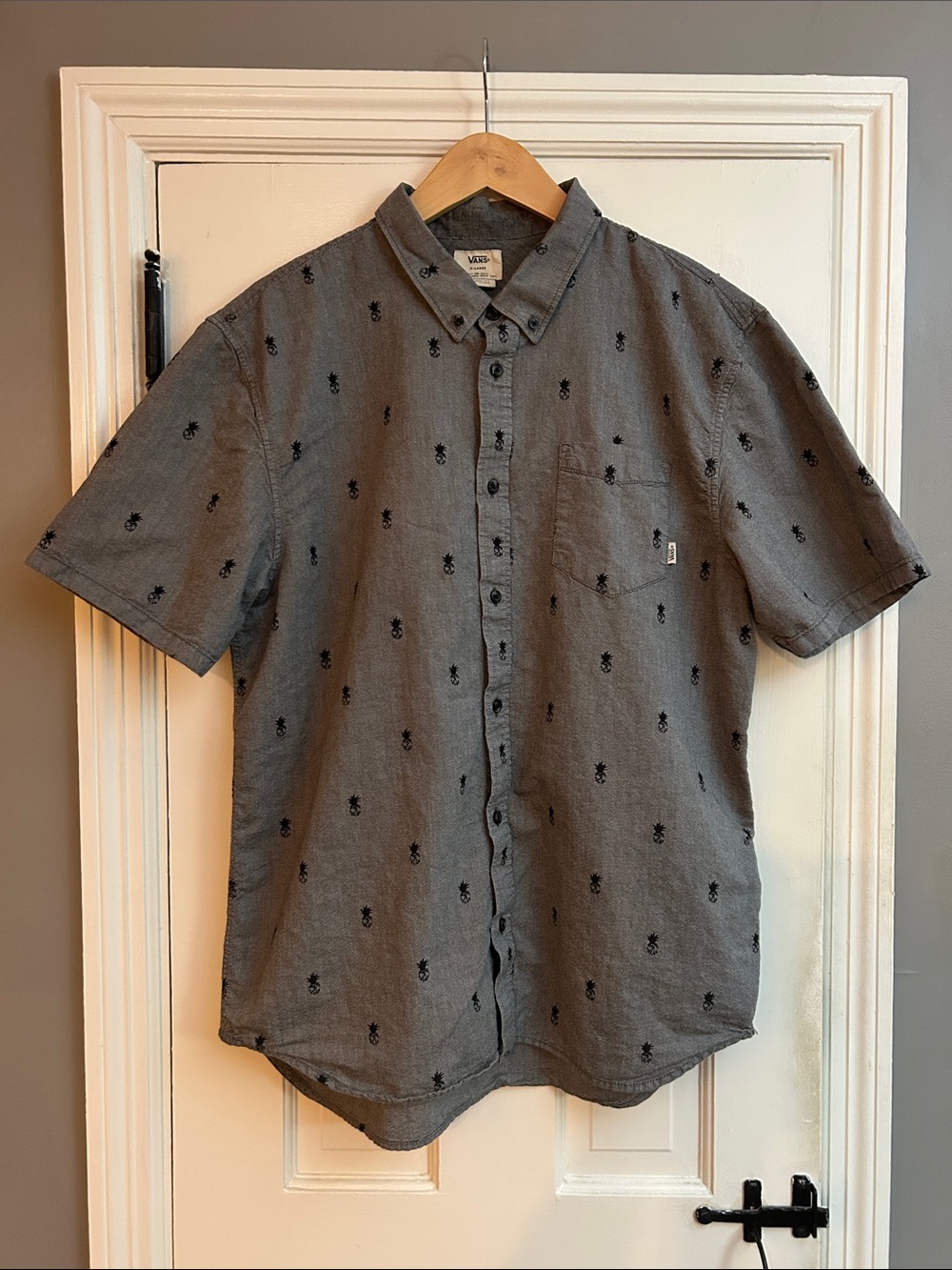 Vans Men's Gray Short-Sleeve Button-Down Shirt with Pineapple Motif BN w/o Tags